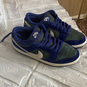 Nike Men's Navy and Forest Green Sneakers